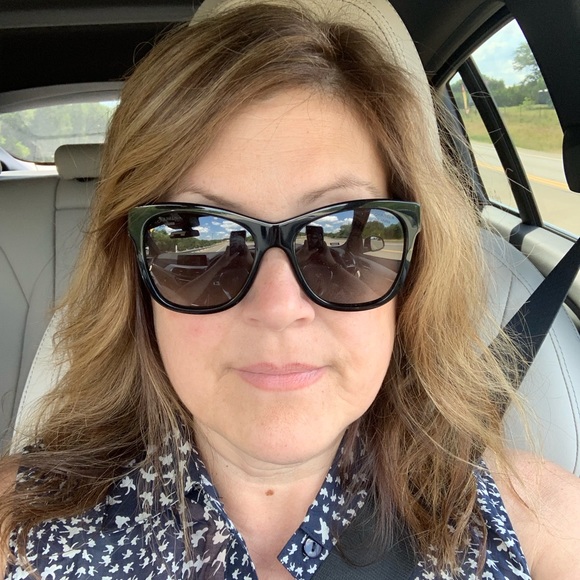 Meet your Posher! - Picture 4 of 8